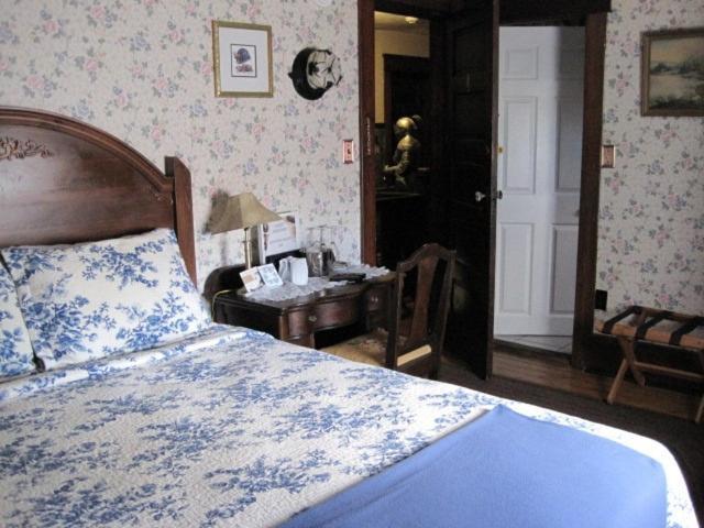 Colonial Charm Inn Bed & Breakfast Charlottetown Exterior photo